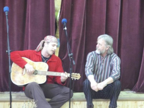 Hraje celá dědina aneb S veselou myslí na nesmysly. - 18.3.2006